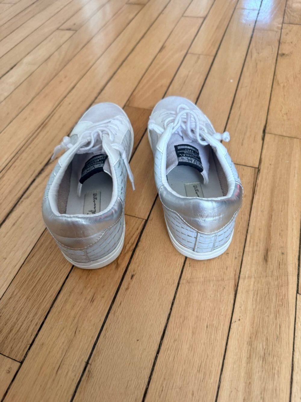 Vintage Havana Women’s Croco-Embossed Superstar Leather Sneakers - Picture 4 of 5